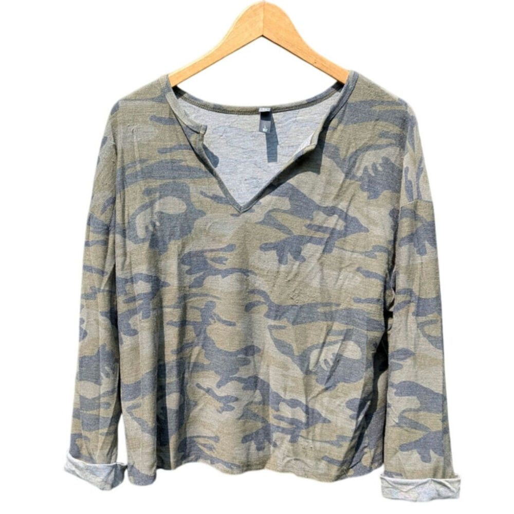 Alys camo long sleeve shirt boxy fit shirt Y2K camp women size L rolled sleeve